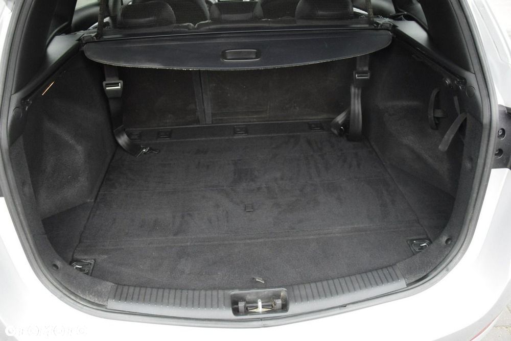 Hyundai i30 1.6 CRDi Fifa World Cup Edition - 21