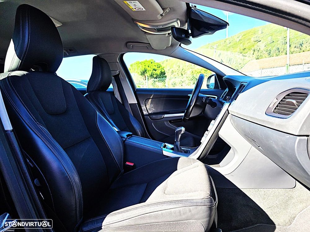 Volvo V60 2.0 D2 Momentum - 14