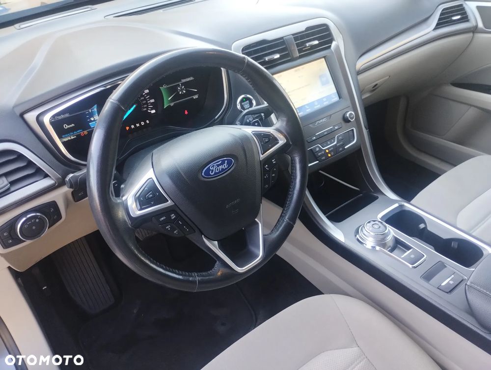 Ford Fusion - 15