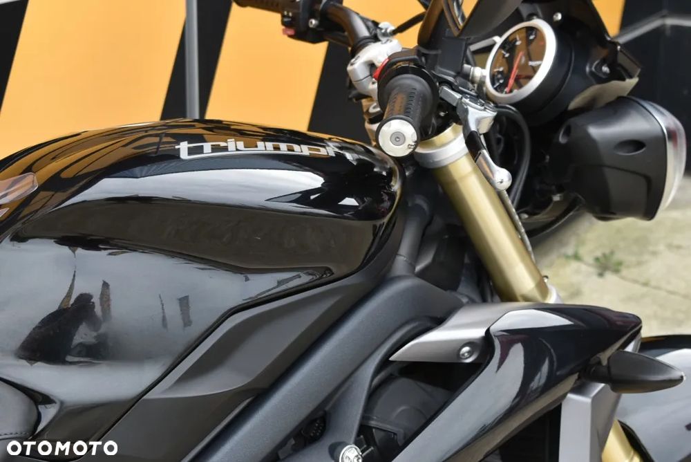 Triumph Street Triple - 35