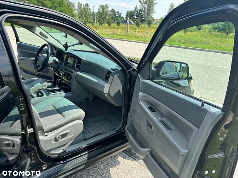 Jeep Grand Cherokee - 14