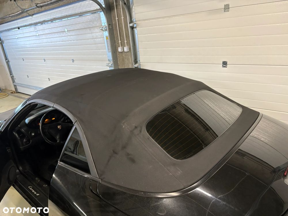 Porsche 911 Carrera 4 Cabrio - 11