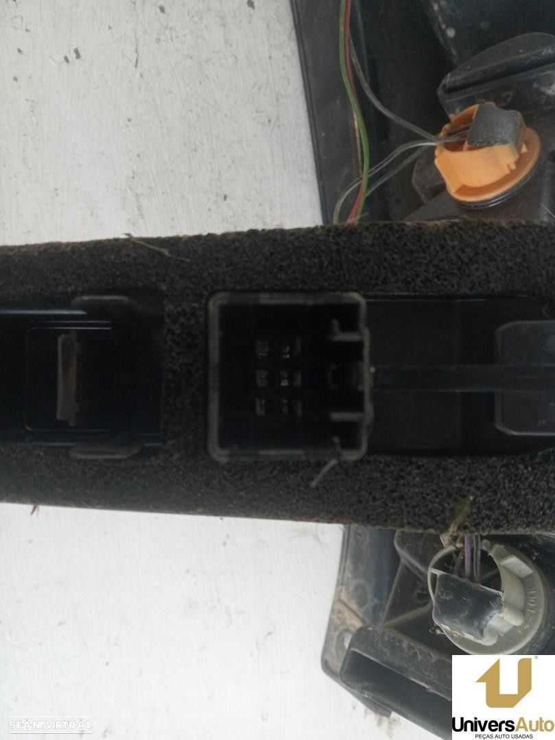 FAROLIM TRASEIRO ESQUERDO FORD FIESTA V 2006 -6S61-13405-AG - 2