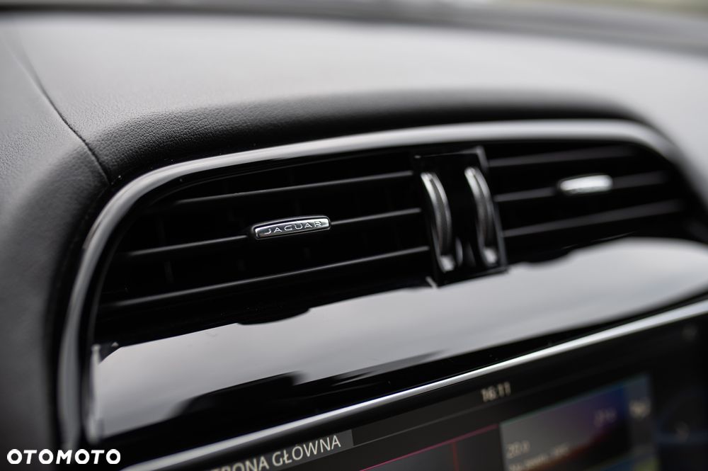 Jaguar F-Pace D300 AWD R-Dynamic HSE 90th Anniversary Edition - 38
