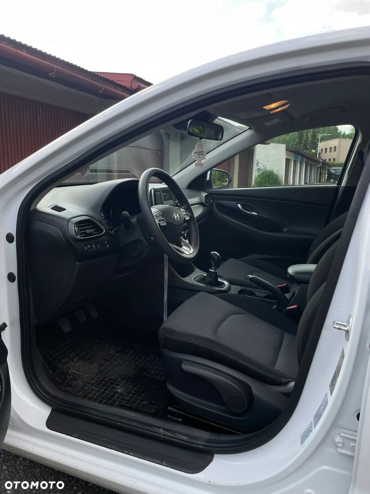 Hyundai i30 1.5 DPI Classic + - 9