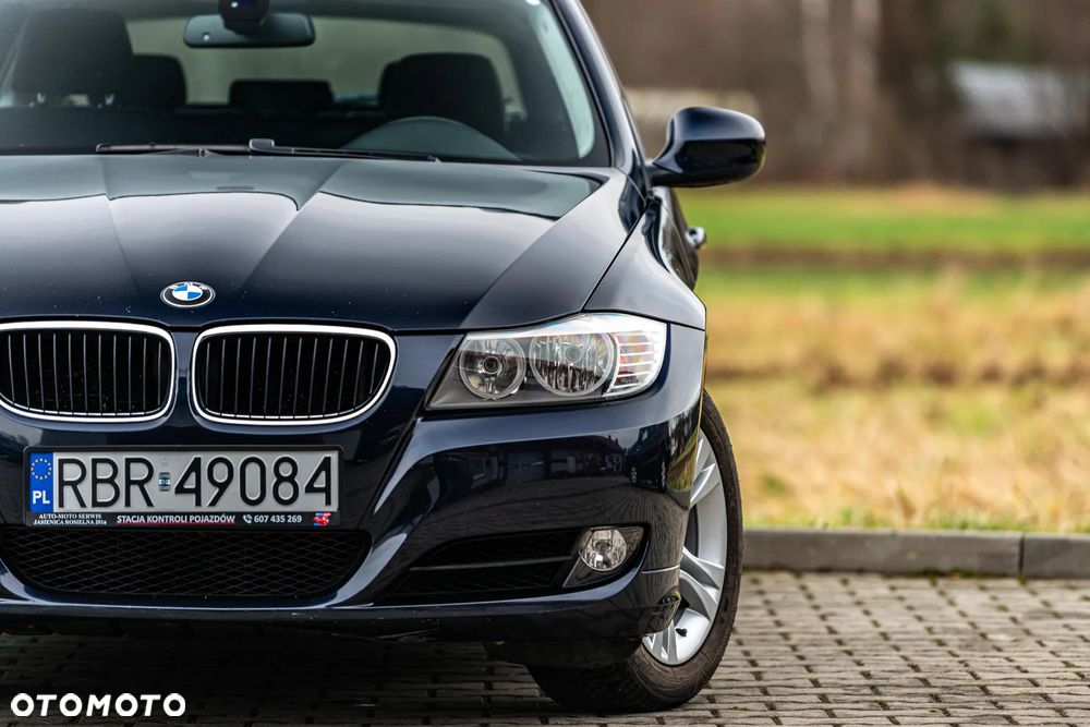 BMW Seria 3 318i - 11