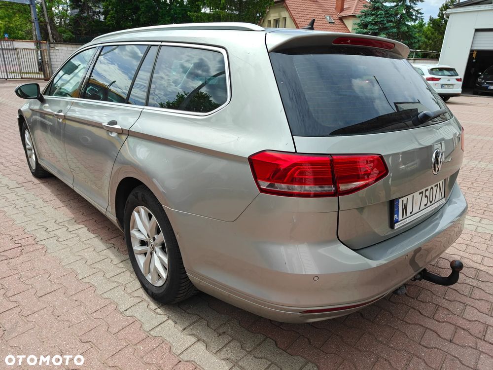 Volkswagen Passat - 4