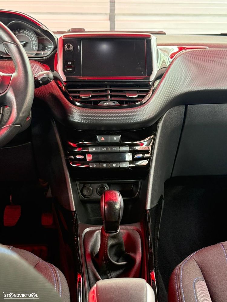 Peugeot 2008 1.2 PureTech Style - 8