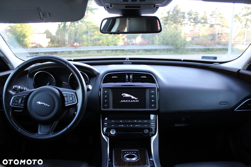 Jaguar XE S - 35