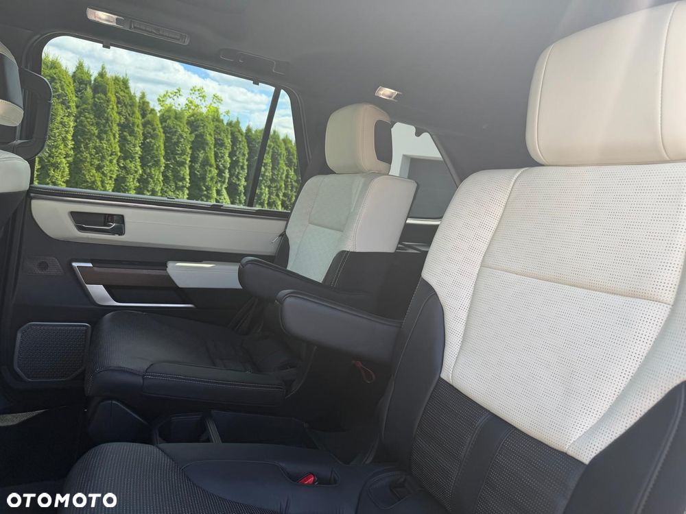 Toyota Sequoia - 25