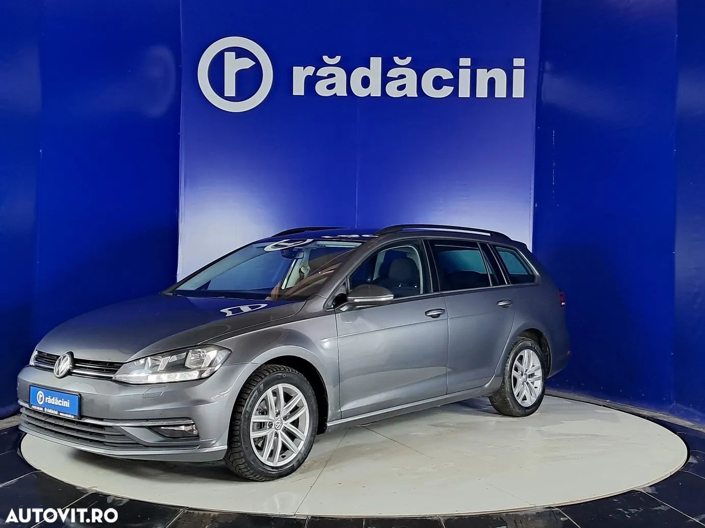 Volkswagen Golf - 1