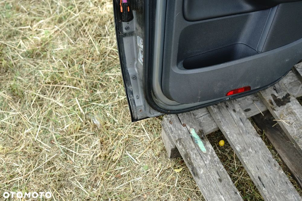 Drzwi tył tylne prawe VW Golf V 5d HB LA7T - 12