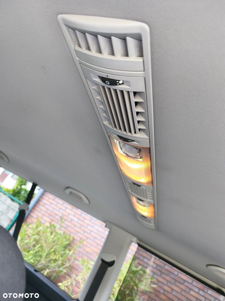 Volkswagen Caravelle 2.0 TDI L2 Comfortline DSG - 18