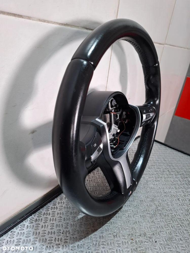 Kierownica oryginał multifunkcyjna skóra lift BMW F10 - F11 Rok 2014 nr 3074993 - 3
