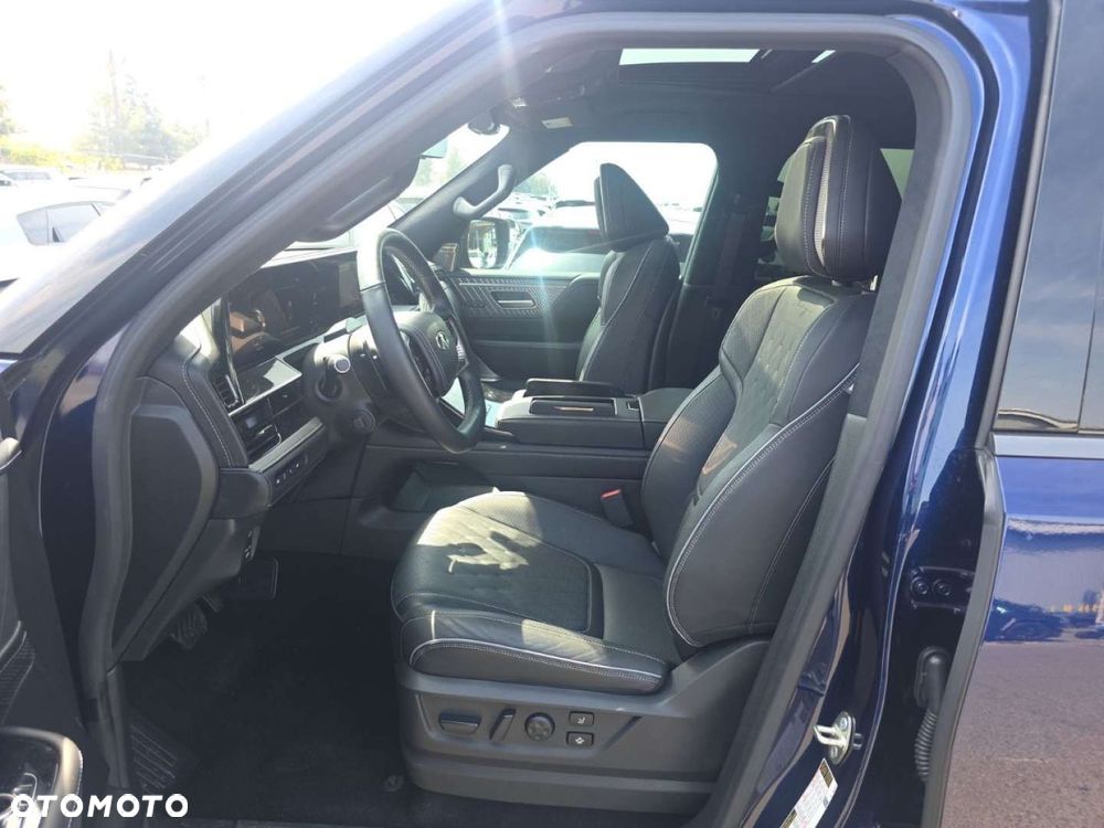 Infiniti QX80 - 9