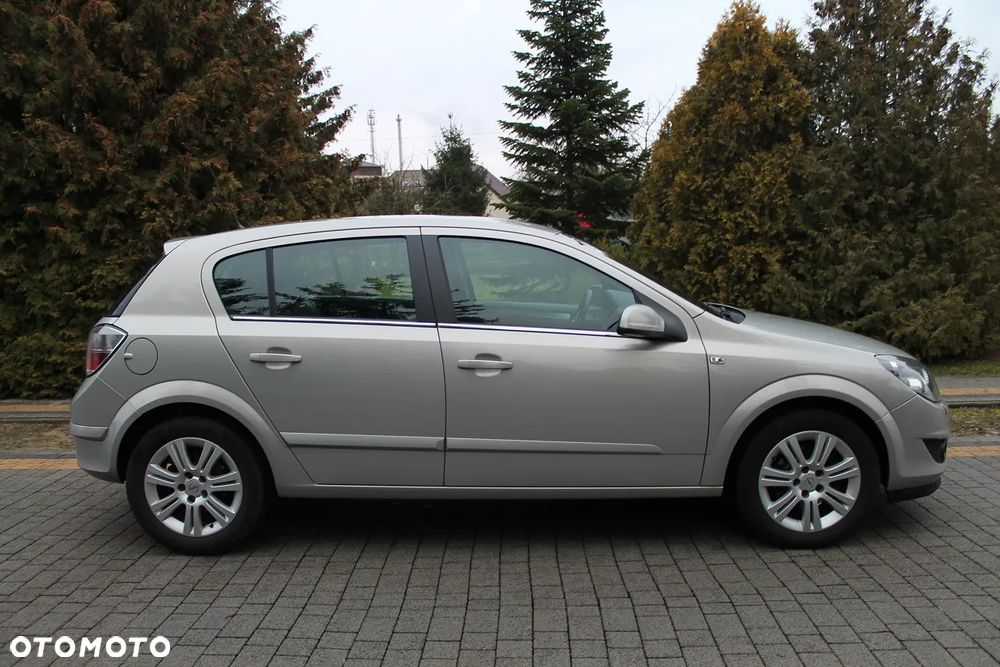 Opel Astra 1.7 CDTI DPF Innovation 110 Jahre - 11