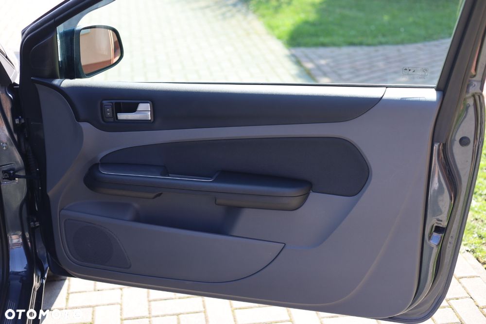 Ford Focus 1.8 Titanium - 27