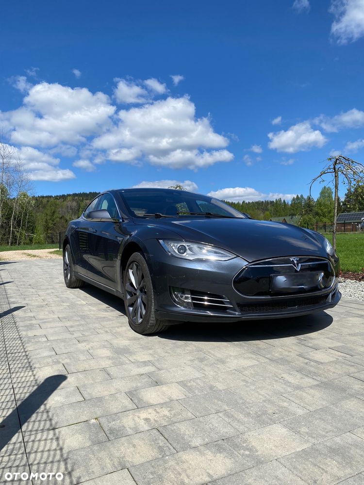 Tesla Model S - 1