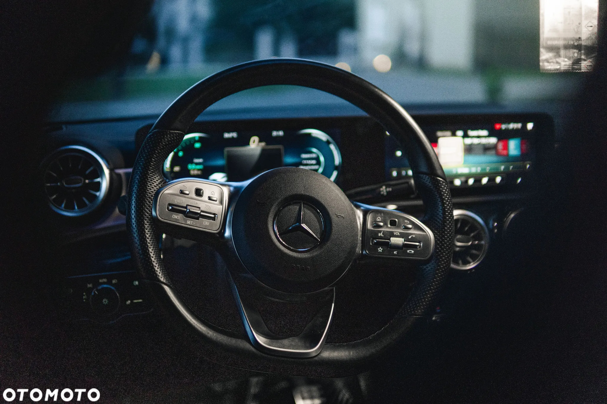 Mercedes-Benz CLA 250 E AMG Line 8G-DCT - 34