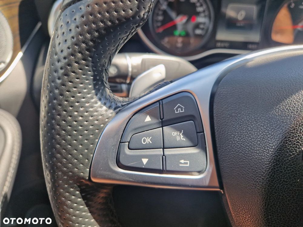 Mercedes-Benz Klasa C 300 T 9G-TRONIC AMG Line - 16