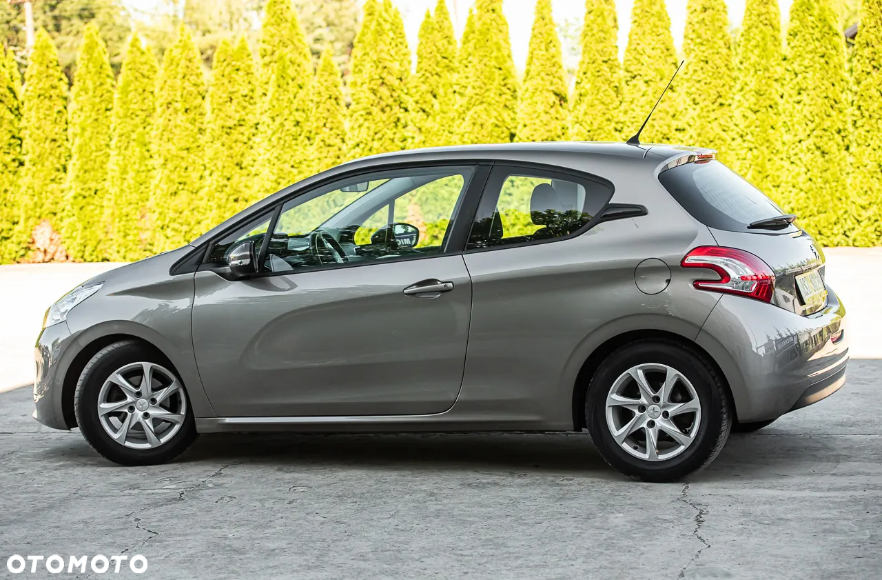 Peugeot 208 - 10