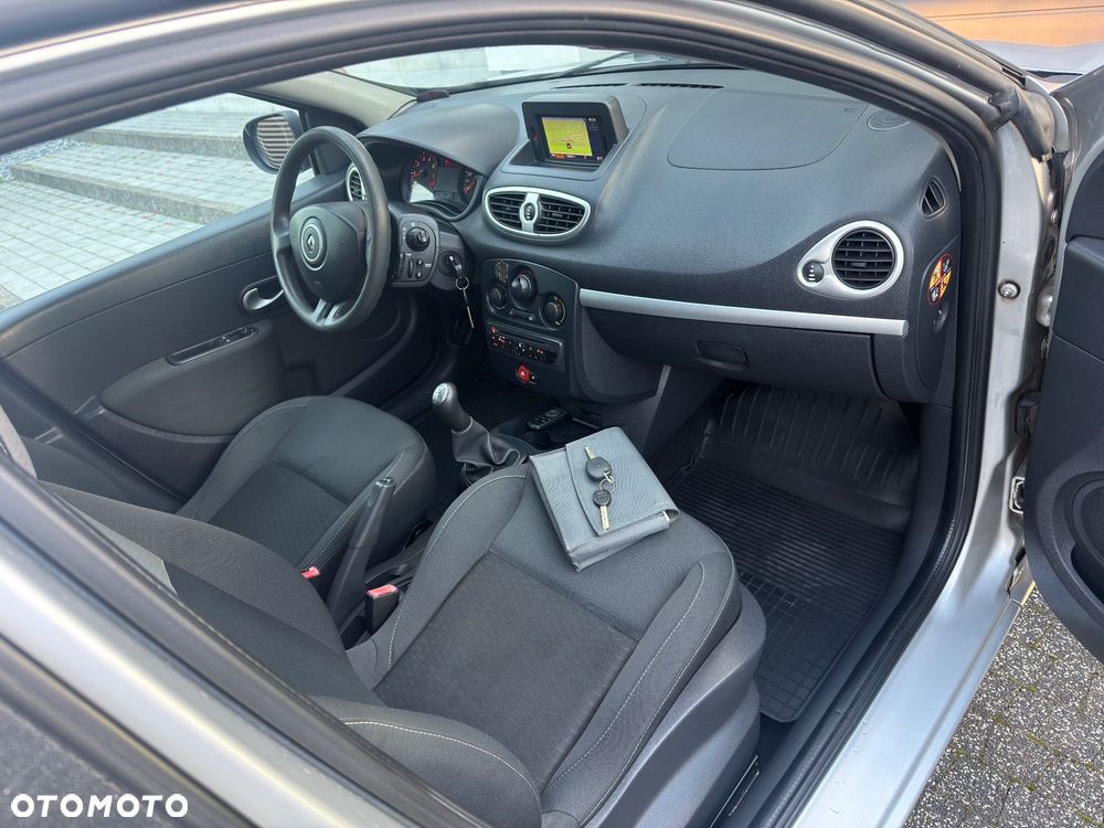 Renault Clio 1.2 16V All Inclusive - 10