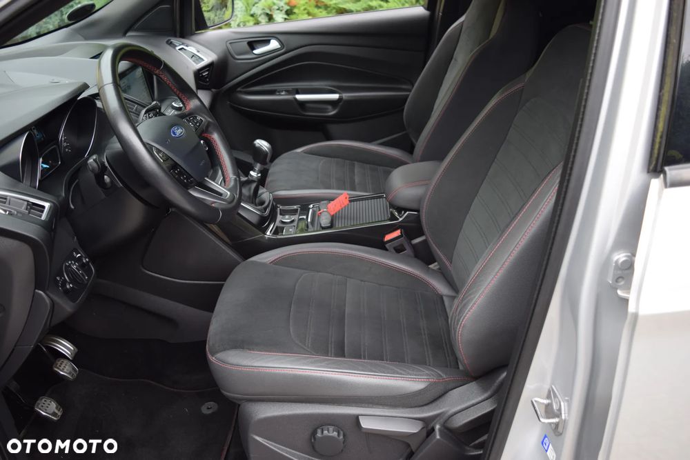 Ford Kuga 1.5 EcoBoost 2x4 ST-Line - 16