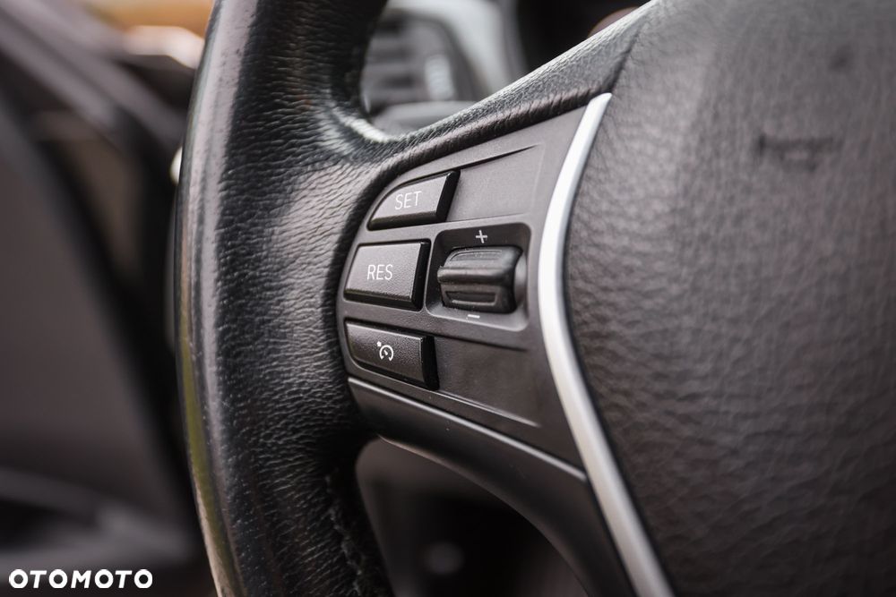 BMW Seria 3 320d xDrive Luxury Line - 34