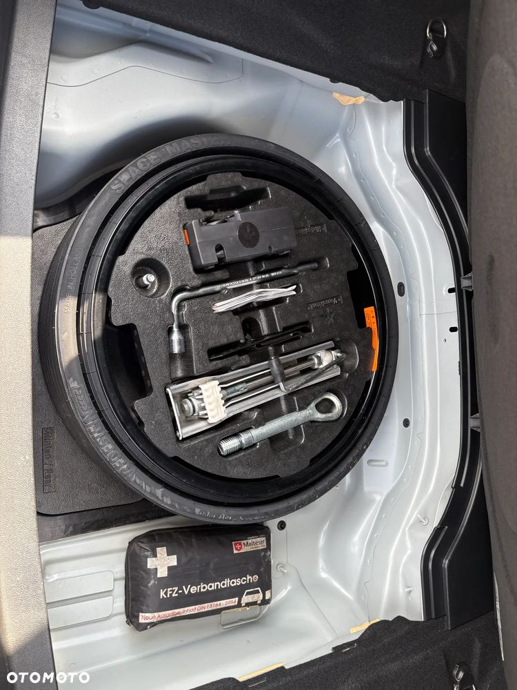 Mercedes-Benz Klasa E 63 AMG - 32