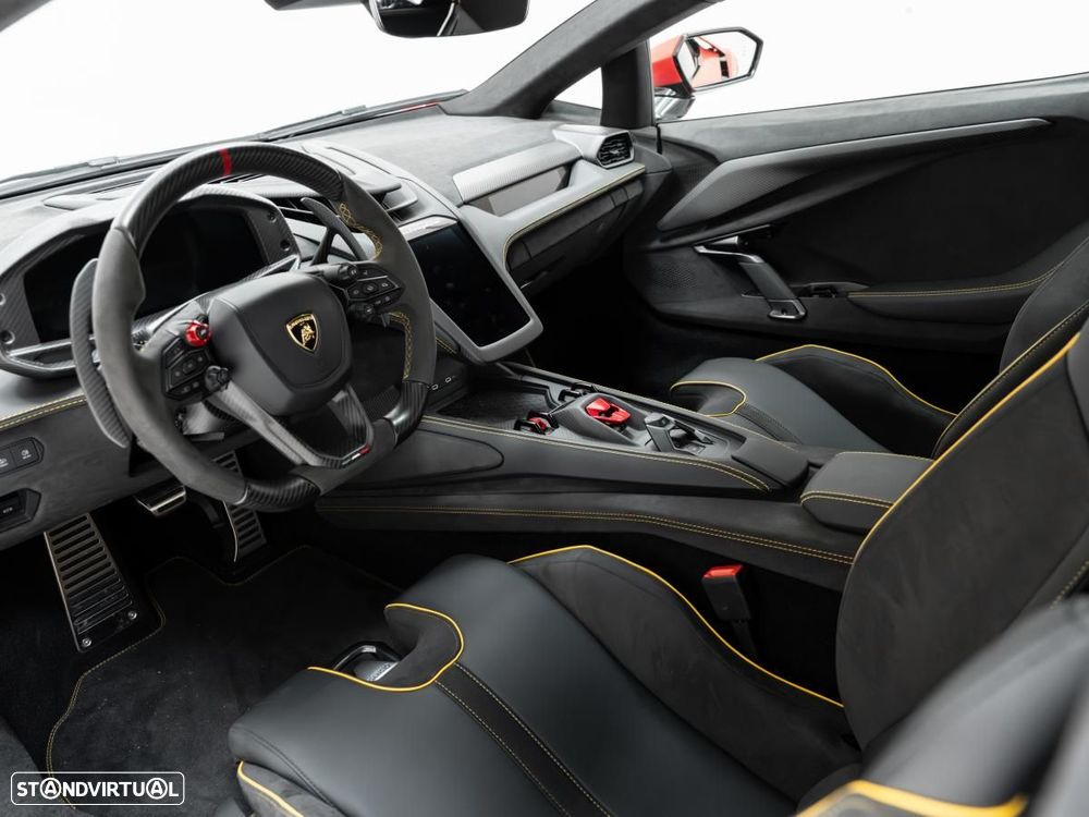 Lamborghini Revuelto - 28