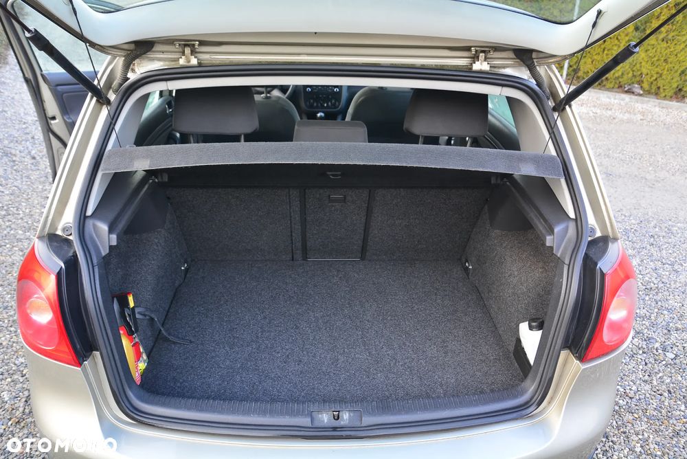 Volkswagen Golf 1.6 FSI Trendline - 12