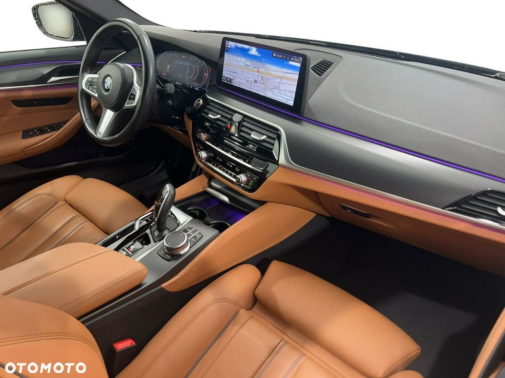 BMW Seria 5 530i mHEV - 14