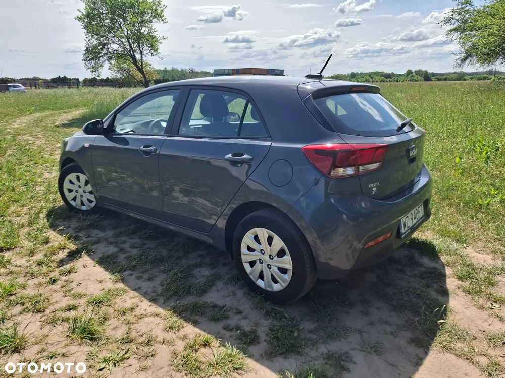Kia Rio 1.2 L - 10
