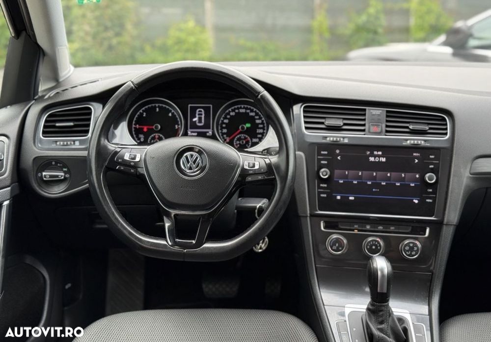 Volkswagen Golf - 29