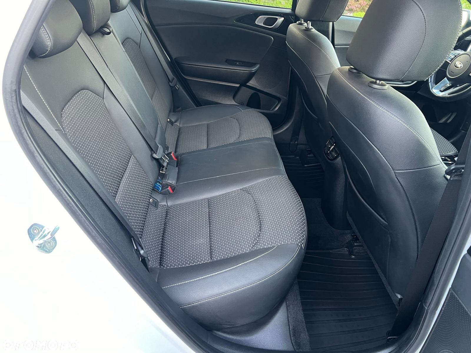 Kia Ceed 1.6 CRDi SCR L Business Line DCT - 28