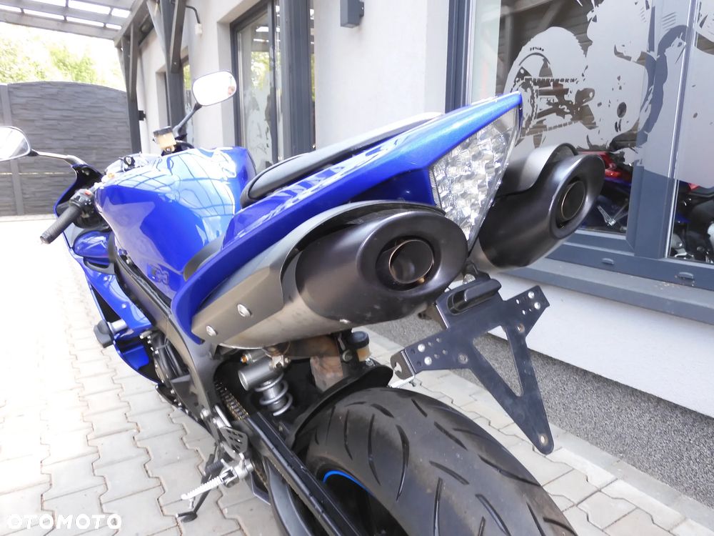 Yamaha R1 - 32