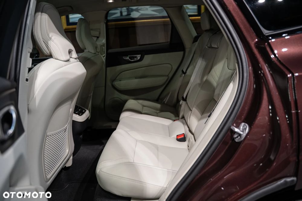 Volvo XC 60 B5 B AWD Ultra Dark - 20