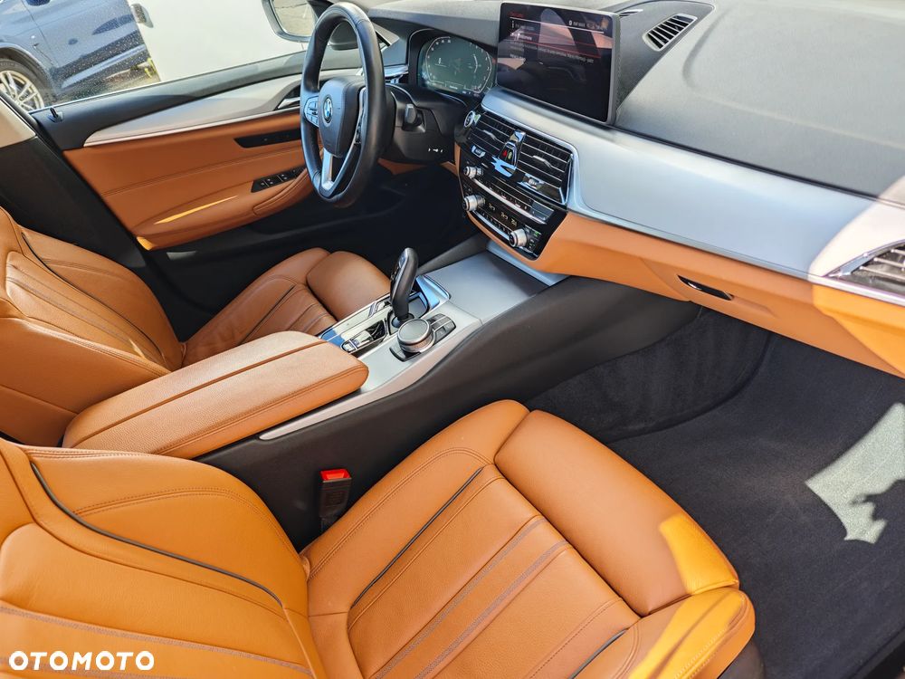 BMW Seria 5 540i xDrive GPF Sport - 24
