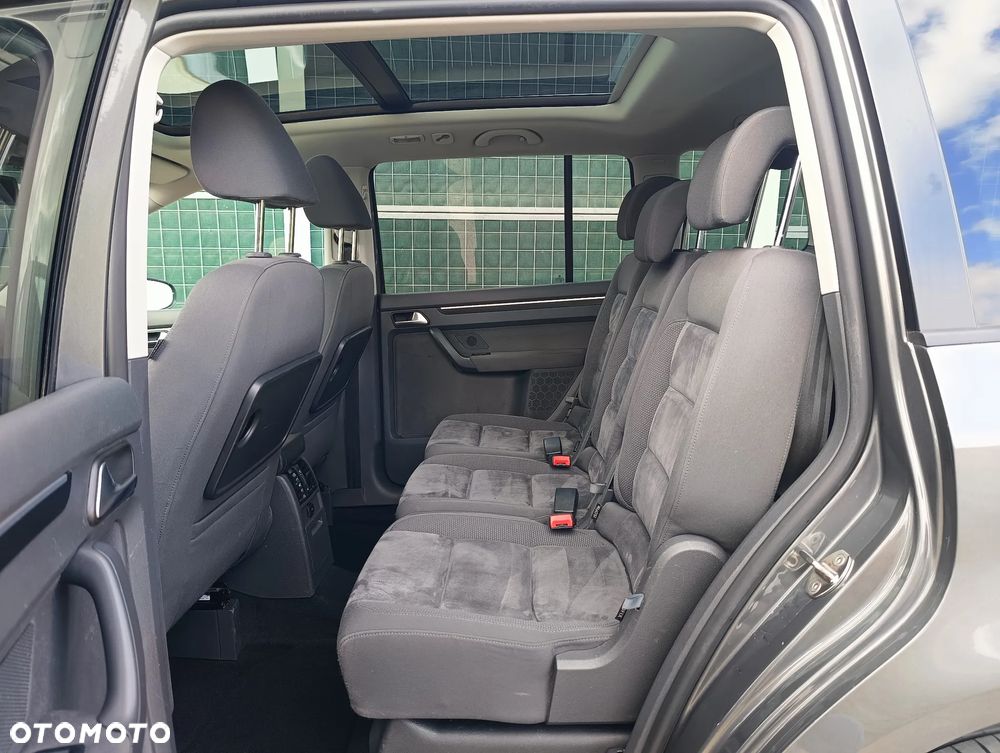 Volkswagen Touran 2.0 TDI DPF BlueMotion Technology Highline - 27