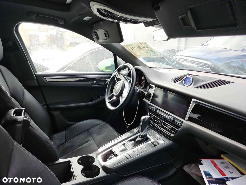 Porsche Macan Standard - 24