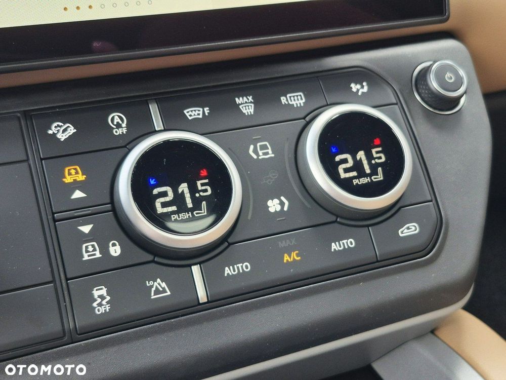 Land Rover Defender - 36