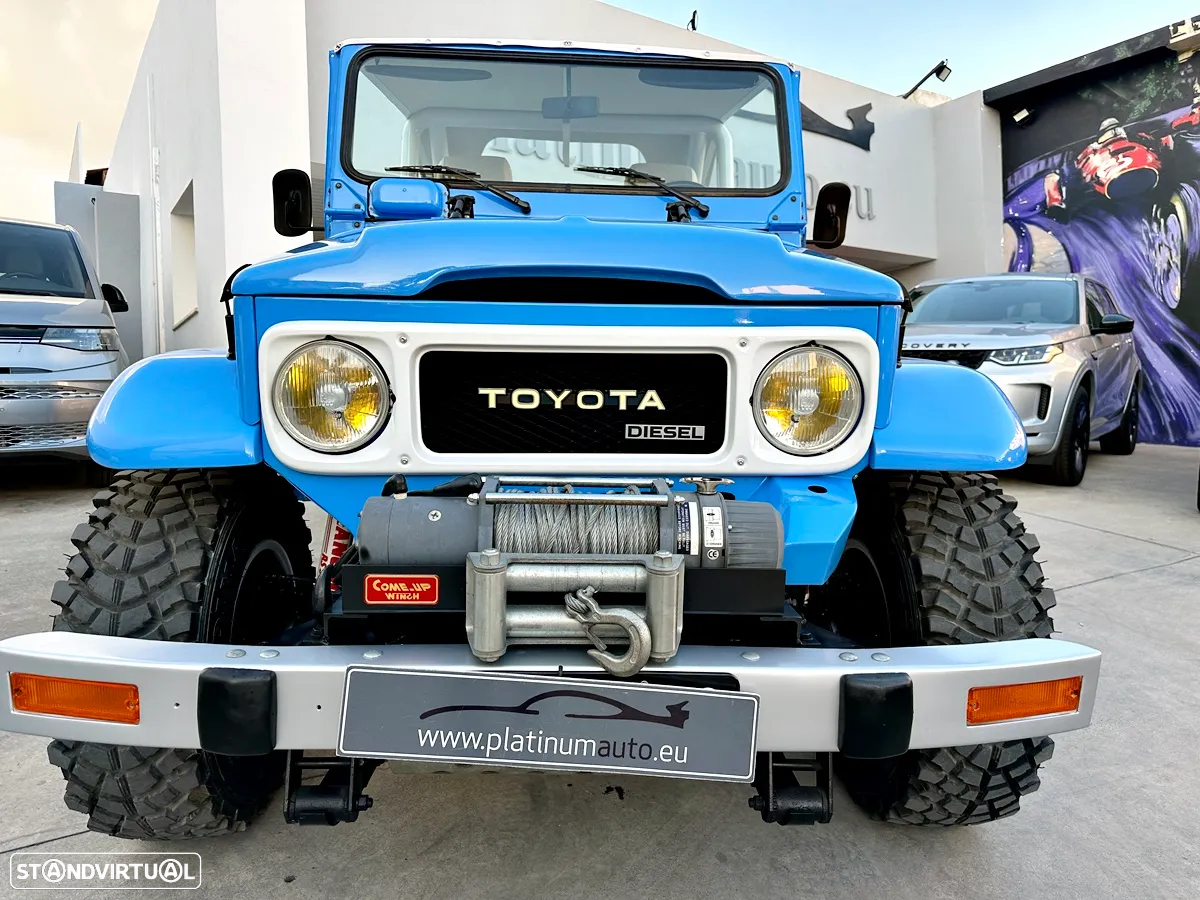 Toyota Land Cruiser - 51