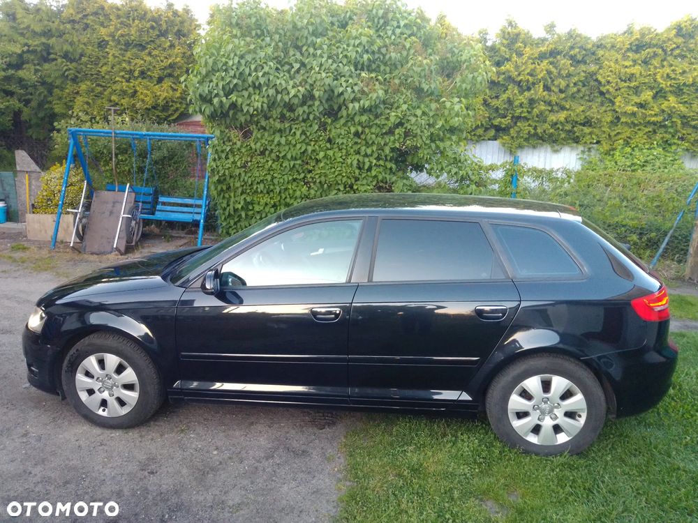 Audi A3 Sportback 1.6 TDI DPF Ambiente - 8