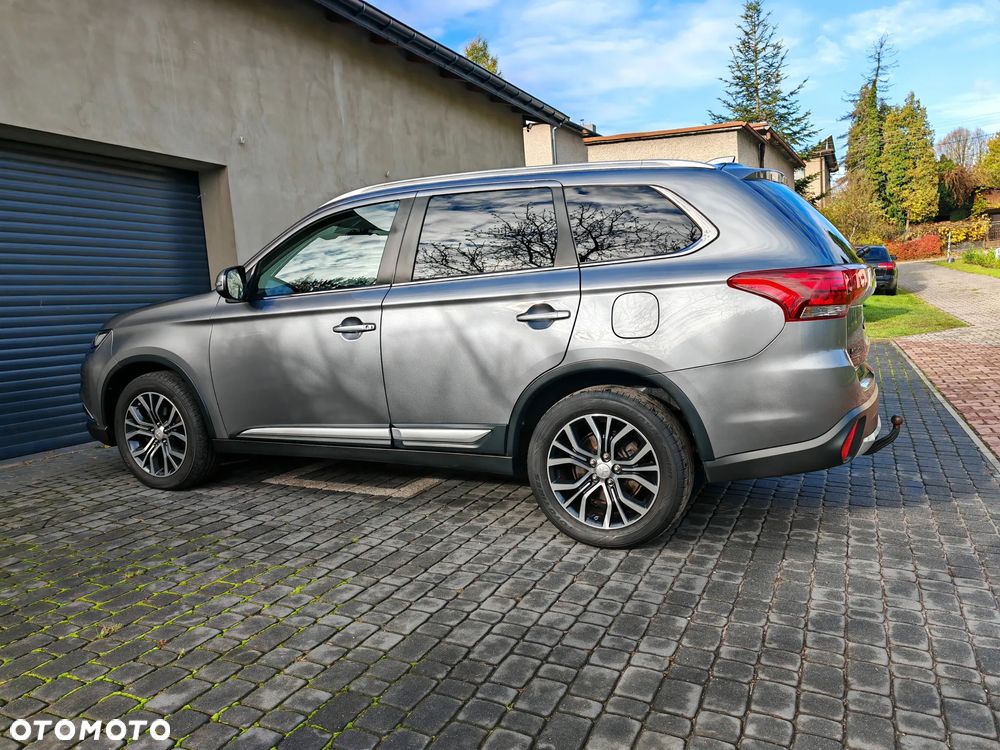 Mitsubishi Outlander 2.0 Instyle + 4WD CVT - 10