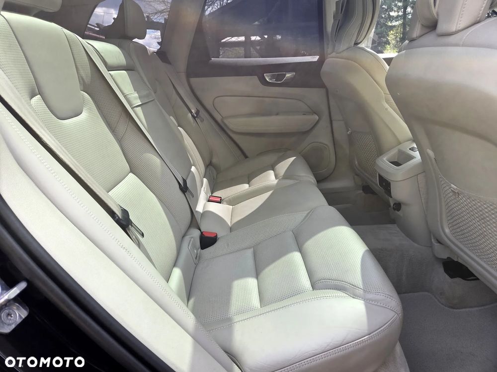 Volvo XC 60 D5 AWD Geartronic Inscription - 27