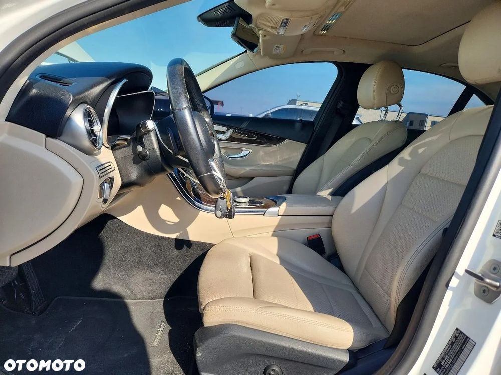 Mercedes-Benz Klasa C 300 4Matic 9G-TRONIC Exclusive - 8