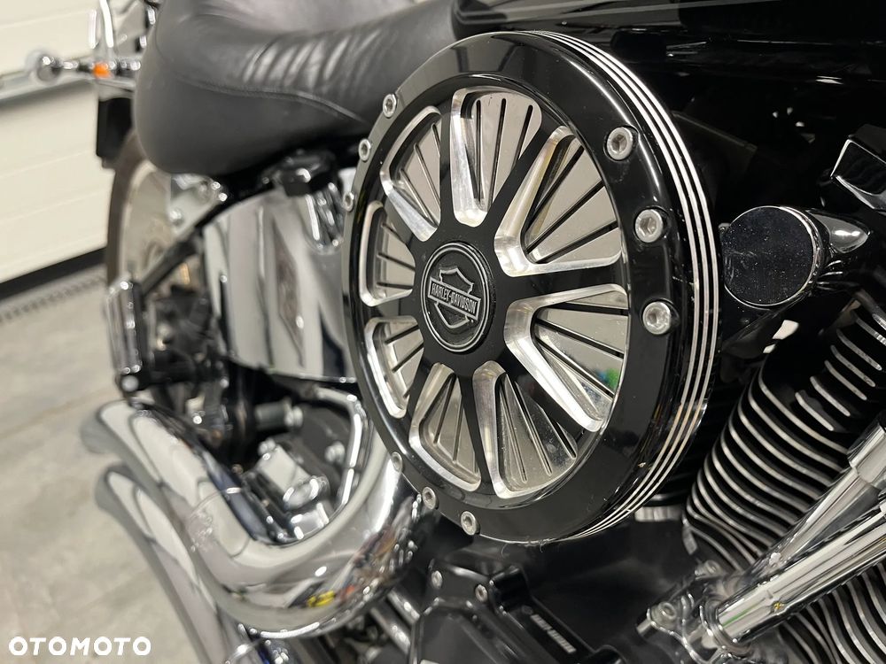 Harley-Davidson Softail Custom - 23