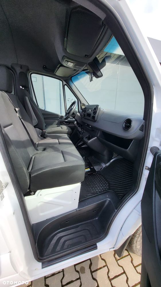 Mercedes-Benz Sprinter 907.221 - 8