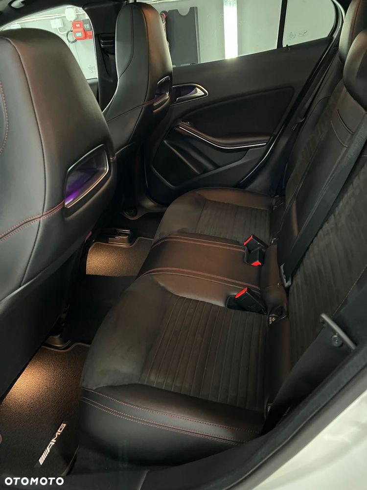 Mercedes-Benz GLA 220 4-Matic AMG Line - 13