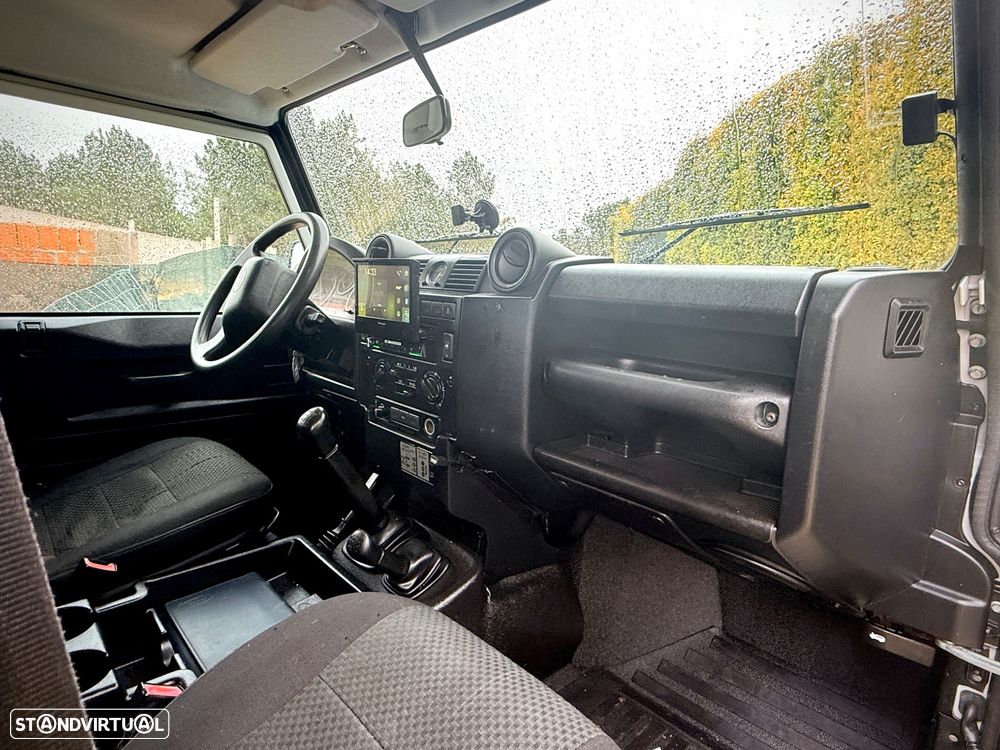 Land Rover Defender - 19